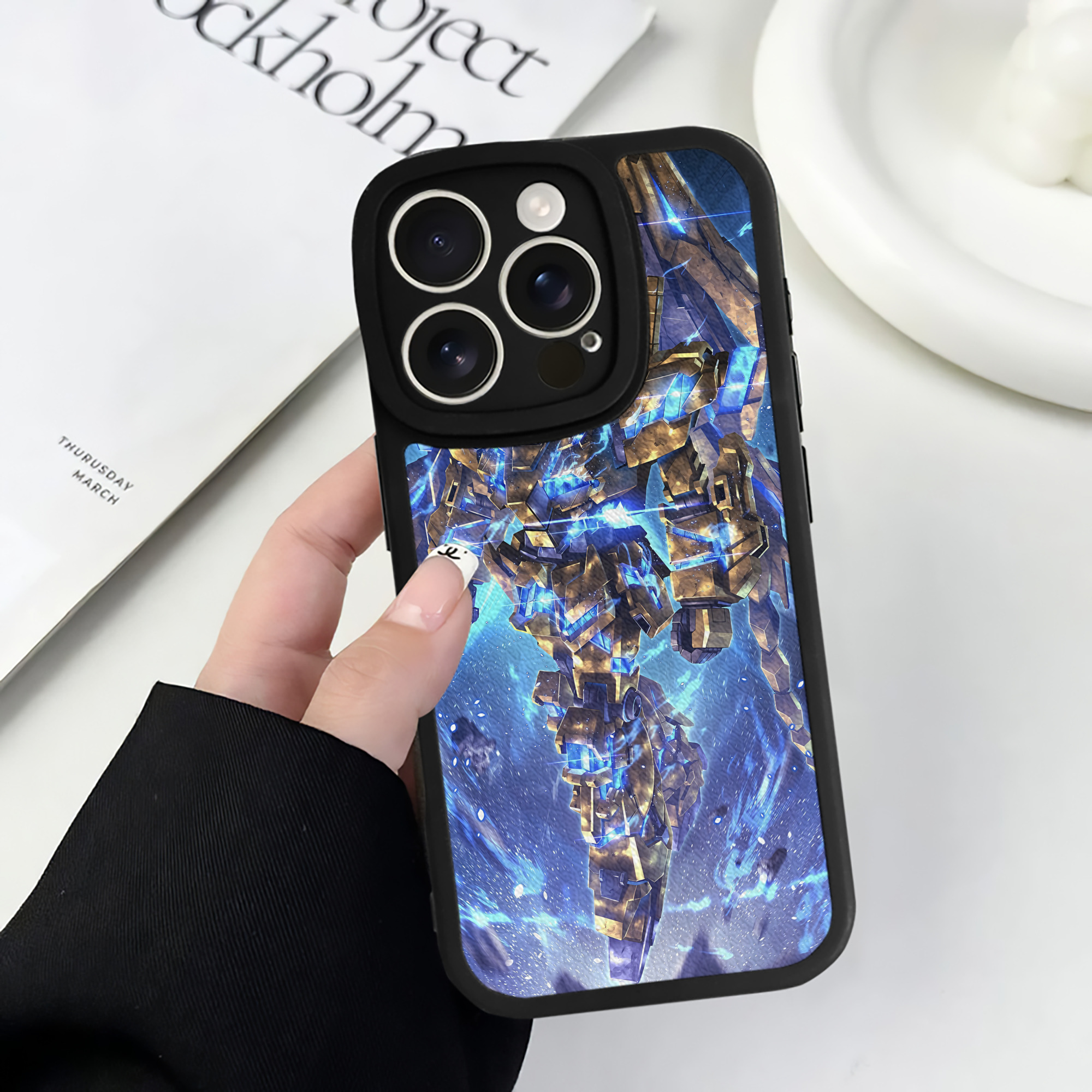 （画像用） 機動戦士ガンダム Mobile Suit Gundam 【iPhone 16シリーズ対応】シリコンスマホケース（レザー調） 材質：シリコン